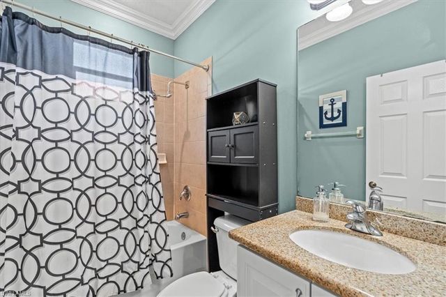 3905 Recreation LN, Naples, FL 34116
