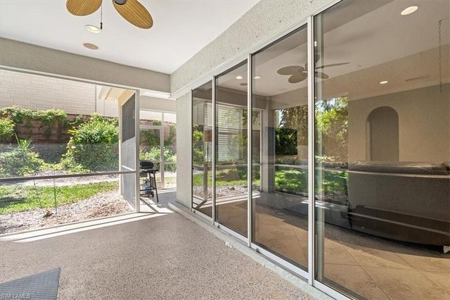 3905 Recreation LN, Naples, FL 34116