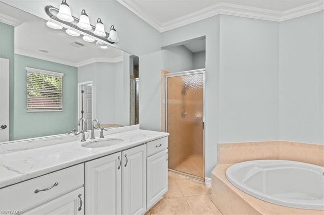 3905 Recreation LN, Naples, FL 34116