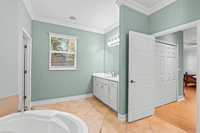 3905 Recreation LN, Naples, FL 34116