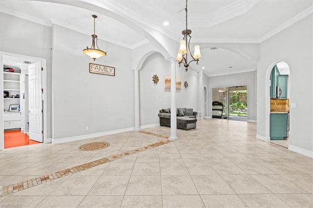 3905 Recreation LN, Naples, FL 34116