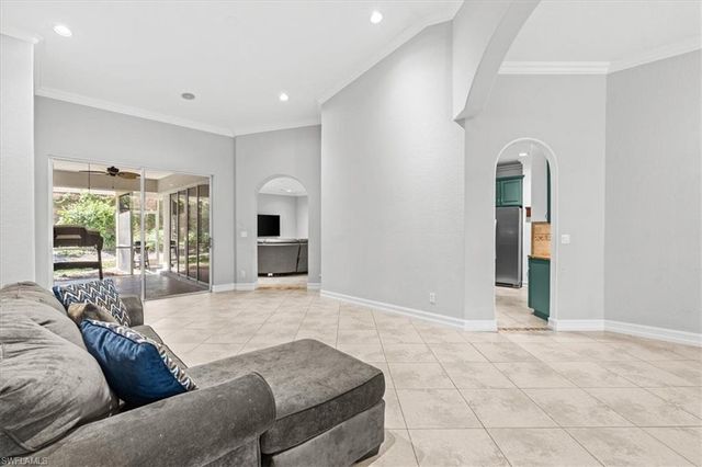 3905 Recreation LN, Naples, FL 34116