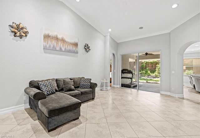 3905 Recreation LN, Naples, FL 34116