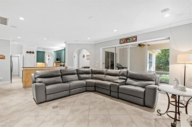 3905 Recreation LN, Naples, FL 34116