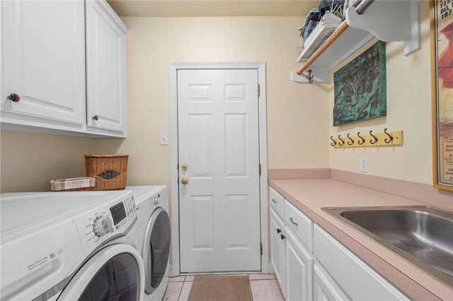 902 Grand Oaks Circle, College Station, TX 77840