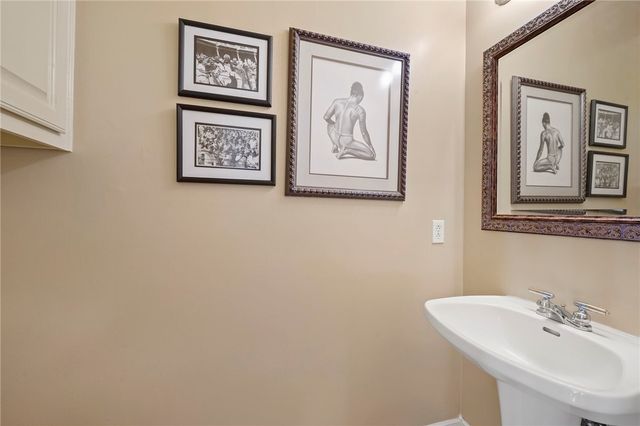 902 Grand Oaks Circle, College Station, TX 77840