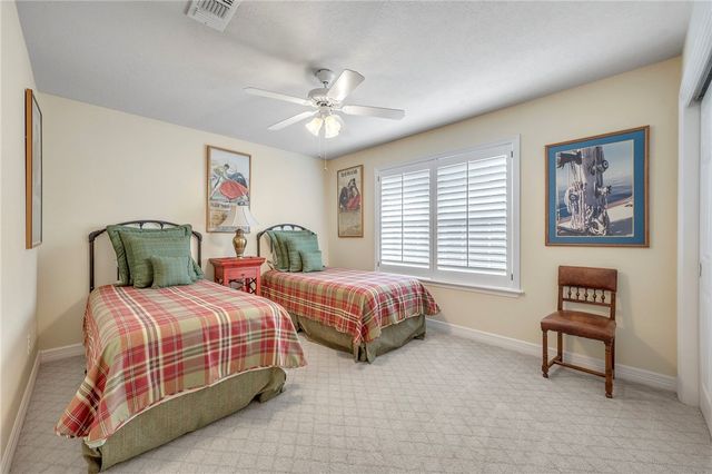 902 Grand Oaks Circle, College Station, TX 77840