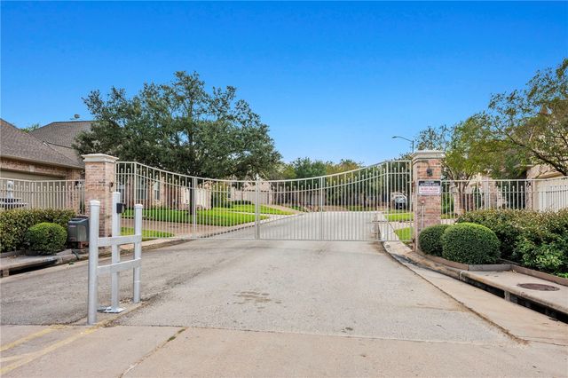 902 Grand Oaks Circle, College Station, TX 77840
