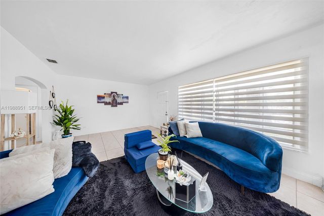 605 NW 34th Ave, Miami, FL 33125