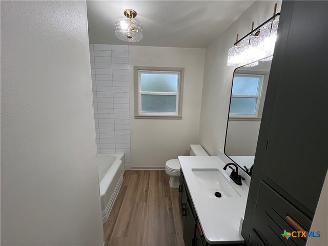 502 W Avenue A, Lampasas, TX 76550