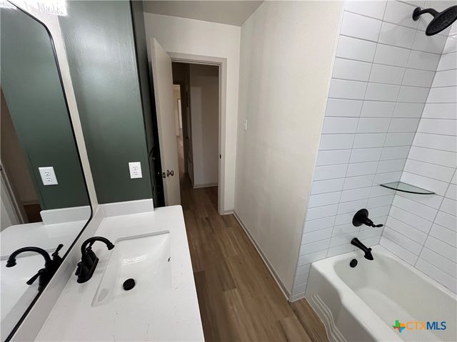 502 W Avenue A, Lampasas, TX 76550