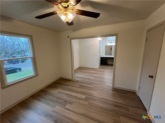 502 W Avenue A, Lampasas, TX 76550