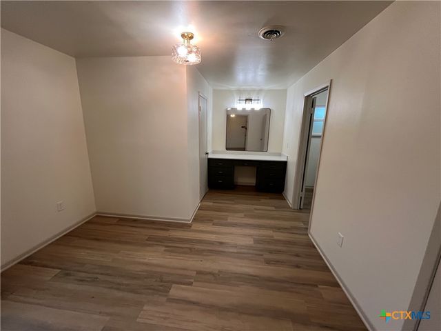 502 W Avenue A, Lampasas, TX 76550