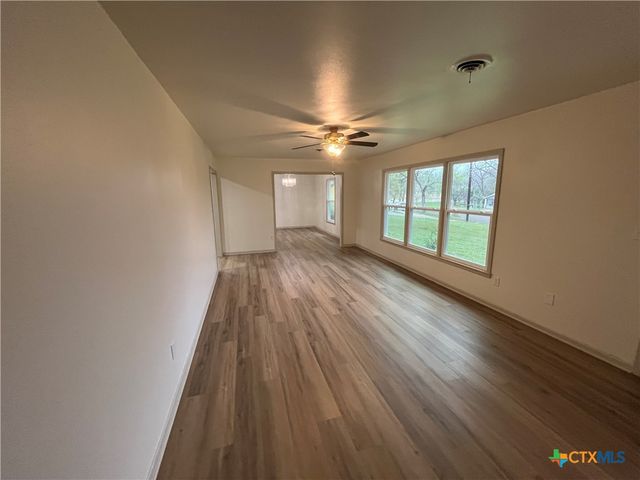 502 W Avenue A, Lampasas, TX 76550