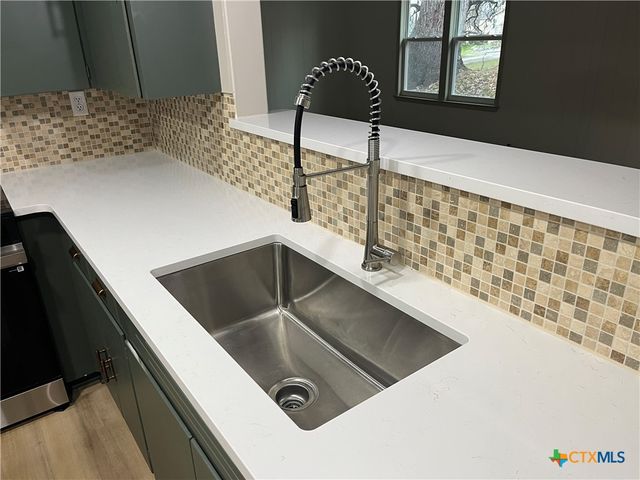 502 W Avenue A, Lampasas, TX 76550