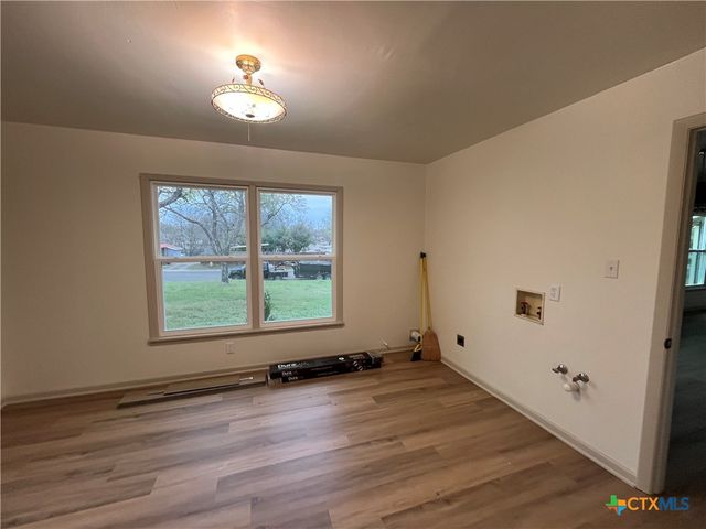 502 W Avenue A, Lampasas, TX 76550