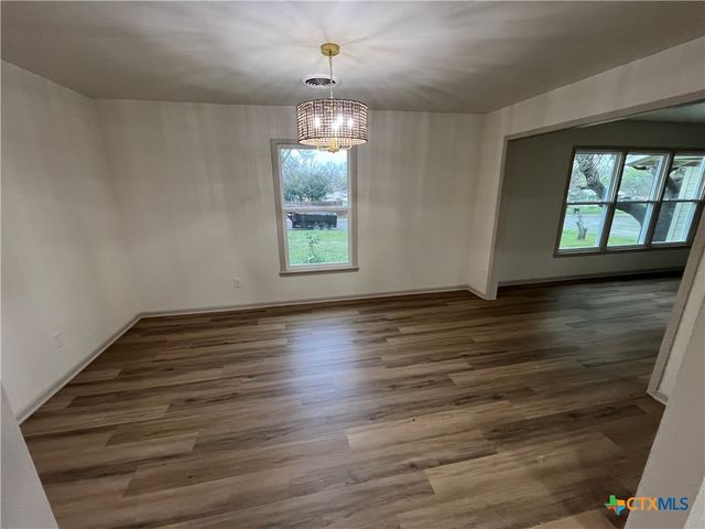 502 W Avenue A, Lampasas, TX 76550