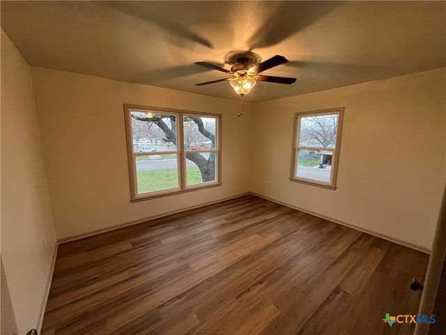 502 W Avenue A, Lampasas, TX 76550