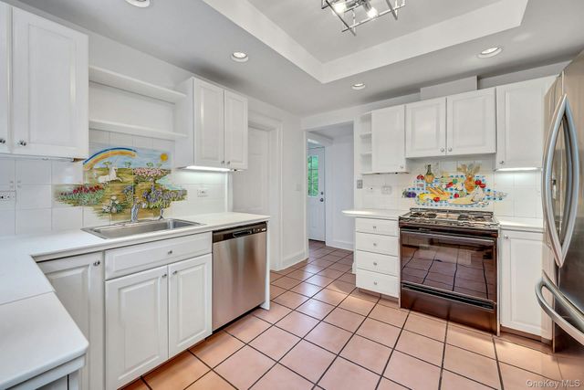83 Parkway W, Mount Vernon, NY 10552