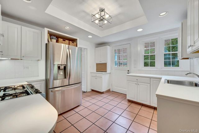 83 Parkway W, Mount Vernon, NY 10552