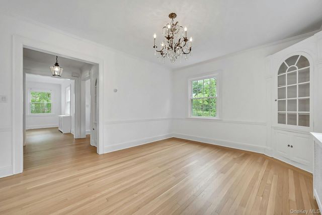 83 Parkway W, Mount Vernon, NY 10552