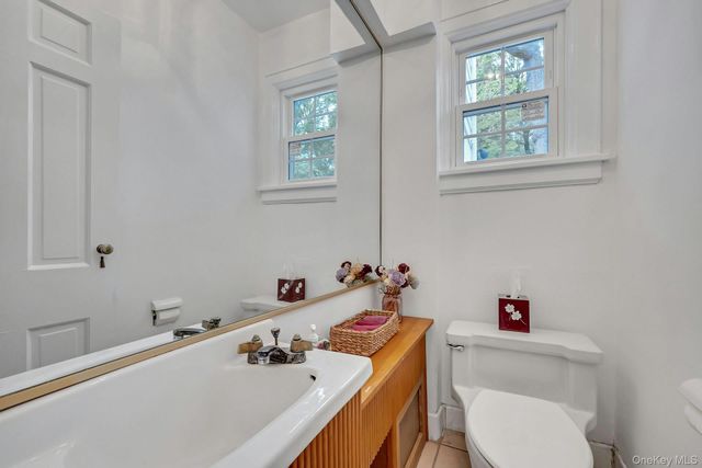 83 Parkway W, Mount Vernon, NY 10552