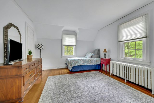 83 Parkway W, Mount Vernon, NY 10552
