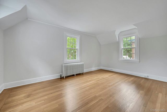 83 Parkway W, Mount Vernon, NY 10552