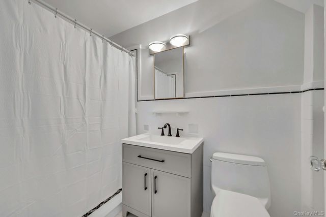 83 Parkway W, Mount Vernon, NY 10552