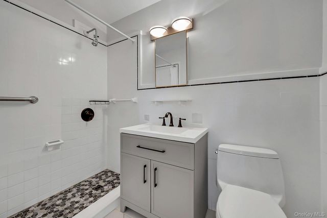 83 Parkway W, Mount Vernon, NY 10552