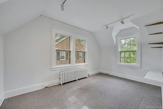 83 Parkway W, Mount Vernon, NY 10552