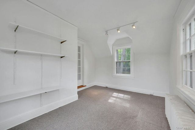 83 Parkway W, Mount Vernon, NY 10552