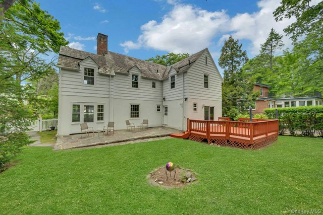83 Parkway W, Mount Vernon, NY 10552