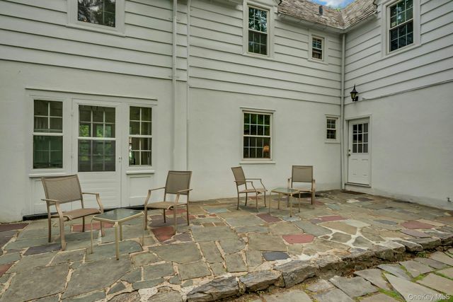83 Parkway W, Mount Vernon, NY 10552