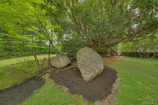 83 Parkway W, Mount Vernon, NY 10552