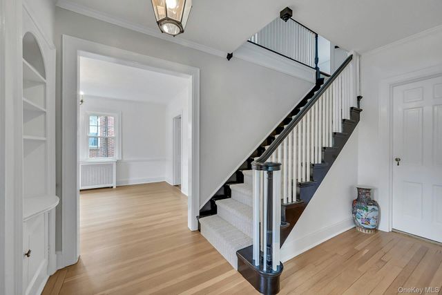 83 Parkway W, Mount Vernon, NY 10552