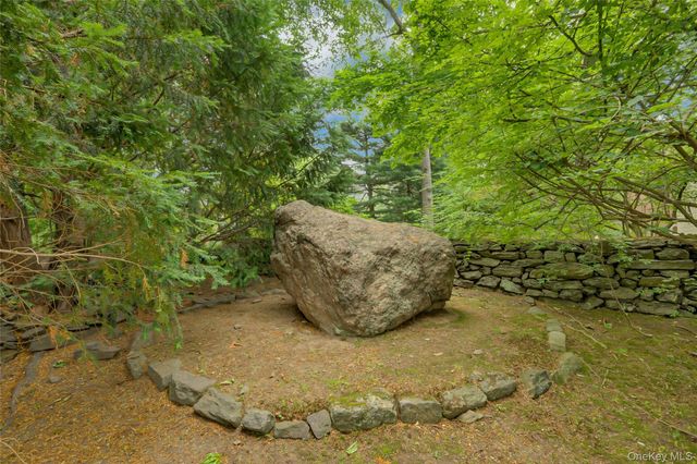 83 Parkway W, Mount Vernon, NY 10552