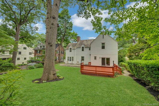 83 Parkway W, Mount Vernon, NY 10552