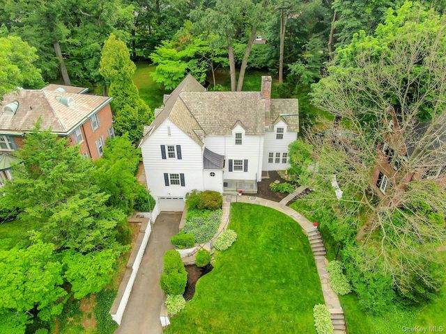 83 Parkway W, Mount Vernon, NY 10552