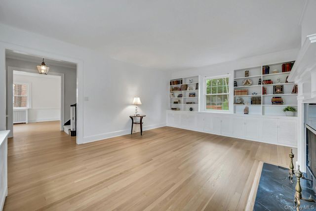 83 Parkway W, Mount Vernon, NY 10552