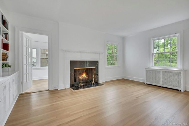 83 Parkway W, Mount Vernon, NY 10552