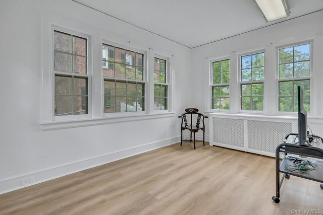 83 Parkway W, Mount Vernon, NY 10552