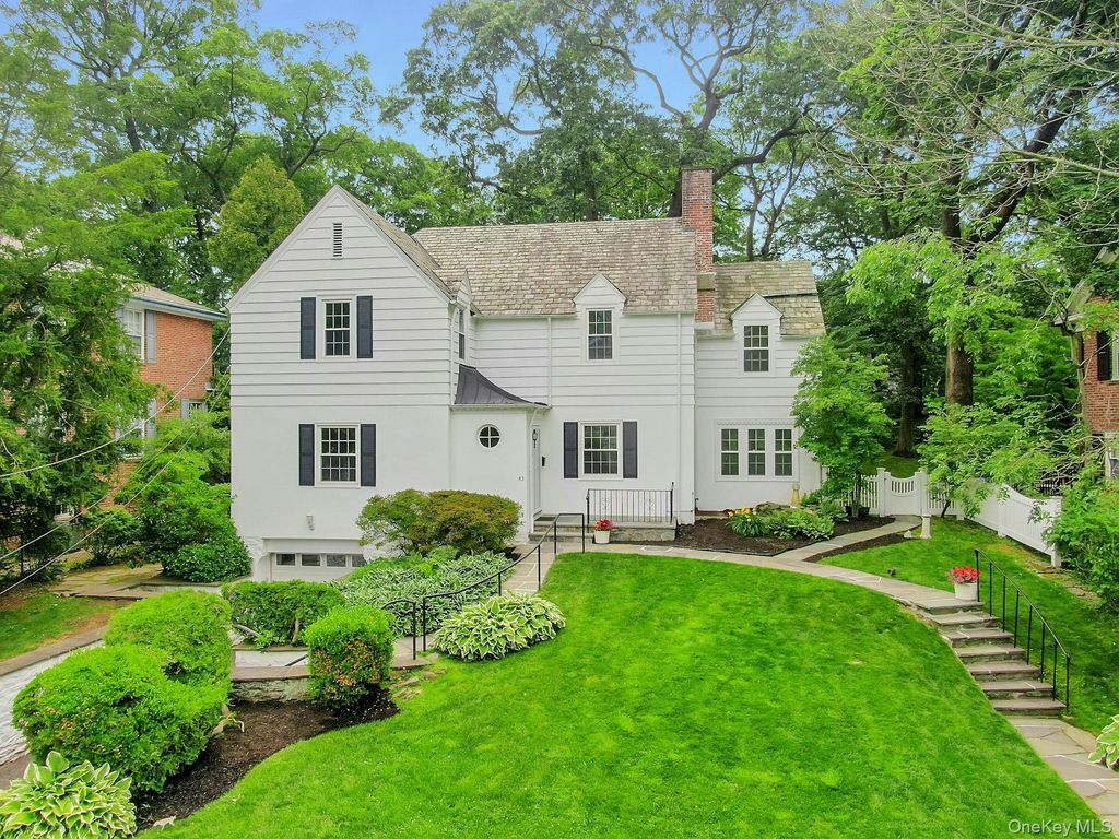 83 Parkway W, Mount Vernon, NY 10552