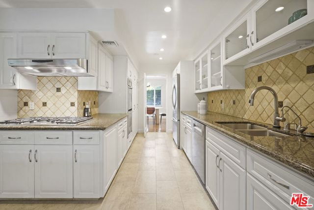 2452 N Altadena Drive, Altadena, CA 91001