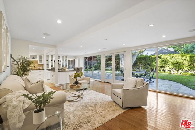 2452 N Altadena Drive, Altadena, CA 91001
