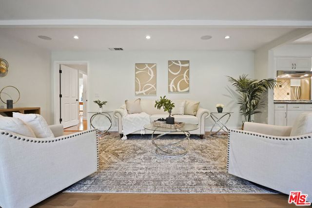 2452 N Altadena Drive, Altadena, CA 91001