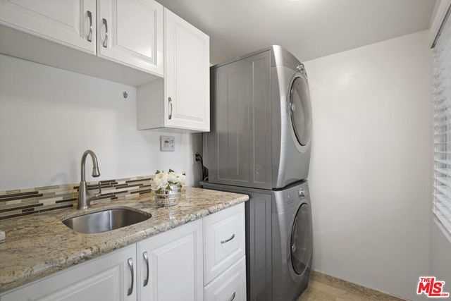 2452 N Altadena Drive, Altadena, CA 91001