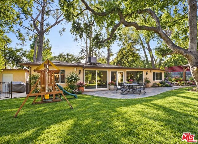 2452 N Altadena Drive, Altadena, CA 91001
