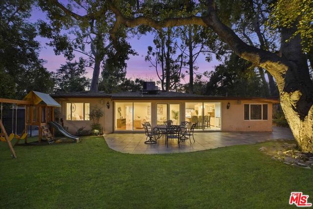 2452 N Altadena Drive, Altadena, CA 91001