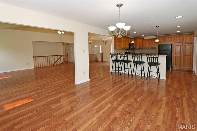 949 Oakmoor Drive, Fenton, MO 63026